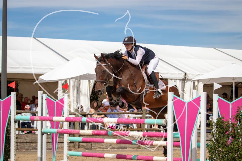 bouferterhaff-jumping-129-standard-5q91rg.jpg