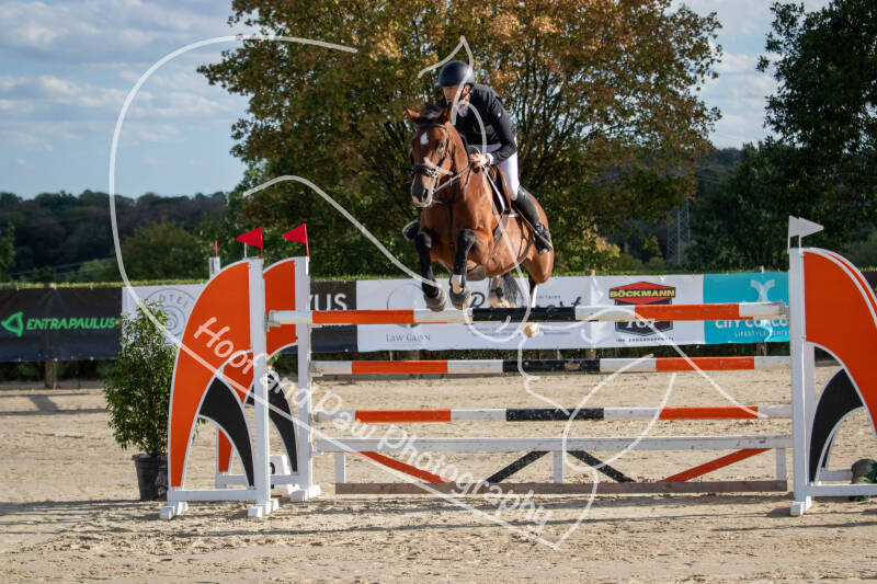 bouferterhaff-jumping-2-standard-5wfj6r.jpg
