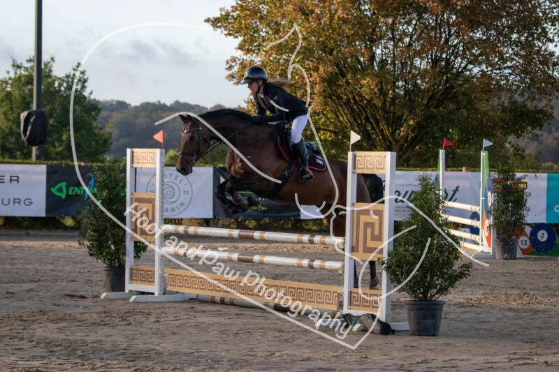 bouferterhaff-jumping-28-standard-w1zby5.jpg