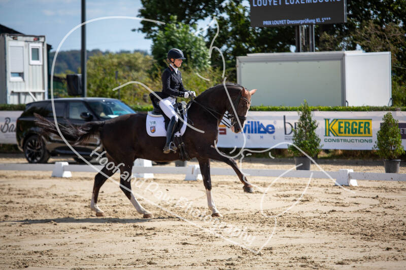 bouferterhaff-jumping-29-standard-1wk3hy.jpg