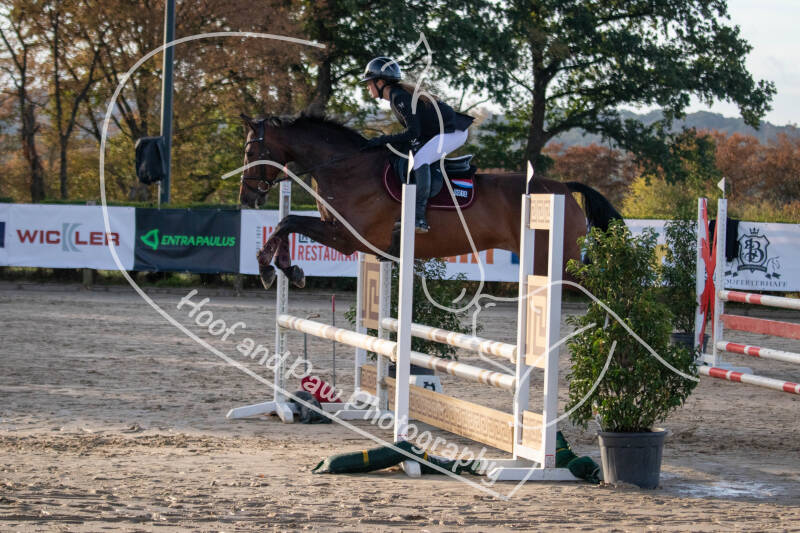 bouferterhaff-jumping-29-standard-8d8yge.jpg