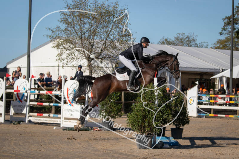 bouferterhaff-jumping-3-standard-833xw4.jpg