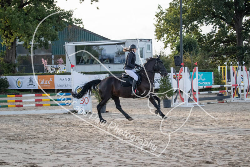 bouferterhaff-jumping-3-standard-rbkgbl.jpg