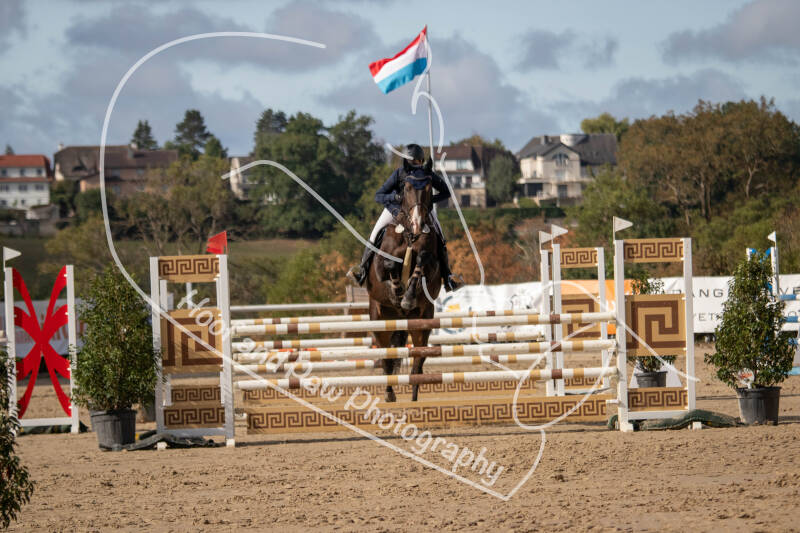 bouferterhaff-jumping-30-standard-e0k6xn.jpg