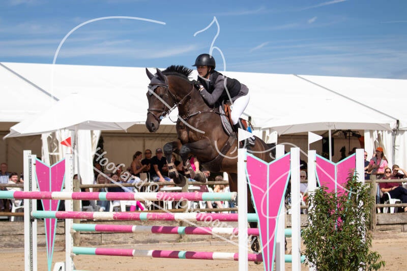 bouferterhaff-jumping-30-standard-tx0znu.jpg