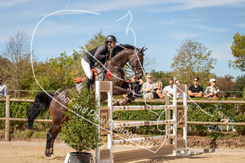 bouferterhaff-jumping-31-standard-a6xjej.jpg