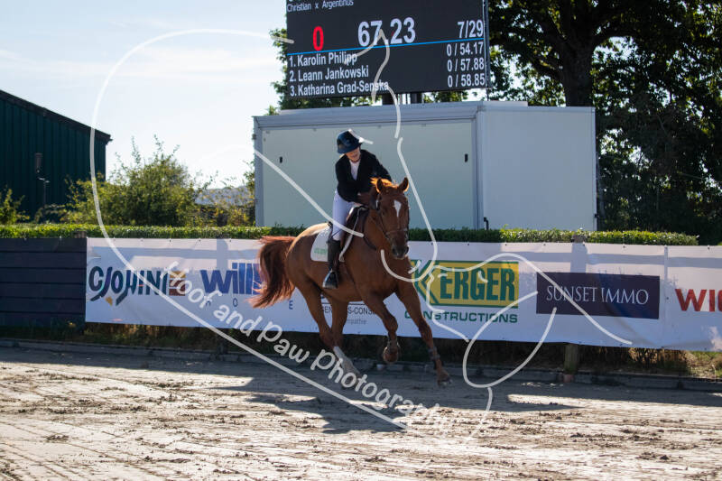 bouferterhaff-jumping-31-standard-n7o03p.jpg