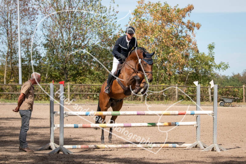 bouferterhaff-jumping-4-standard-7zjc9m.jpg