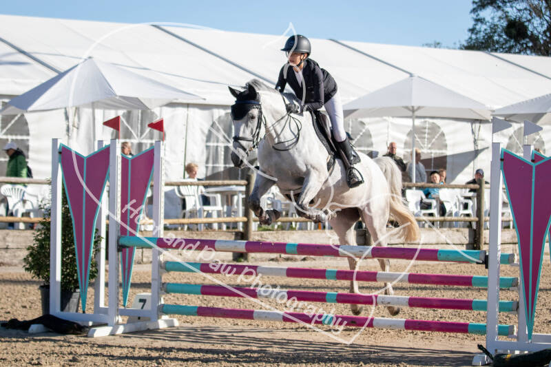 bouferterhaff-jumping-58-standard-xjfqce.jpg