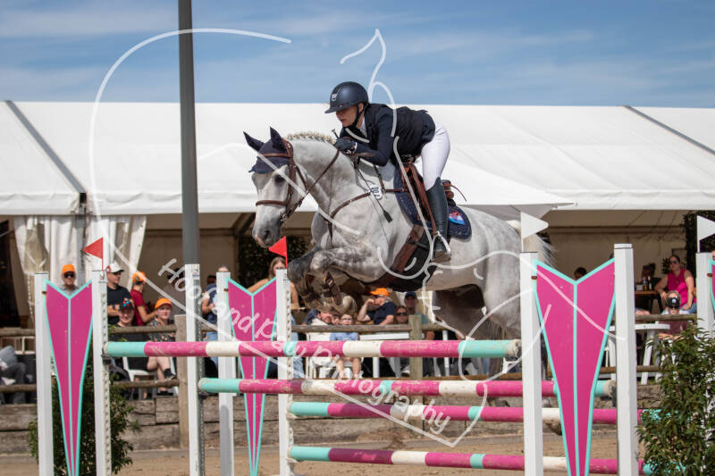bouferterhaff-jumping-63-standard-t7qxyb.jpg