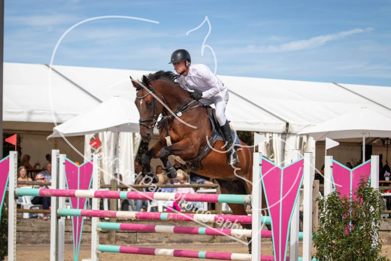 bouferterhaff-jumping-69-standard-9c3w9d.jpg