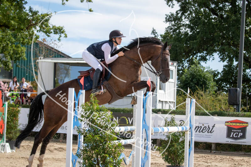 bouferterhaff-jumping-78-standard-td2u5q.jpg