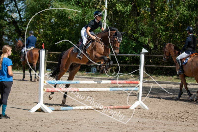 bouferterhaff-jumping-9-standard-qedbm9.jpg