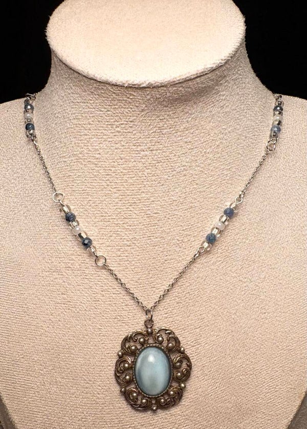 Vintage-Style Blue Pendant Necklace