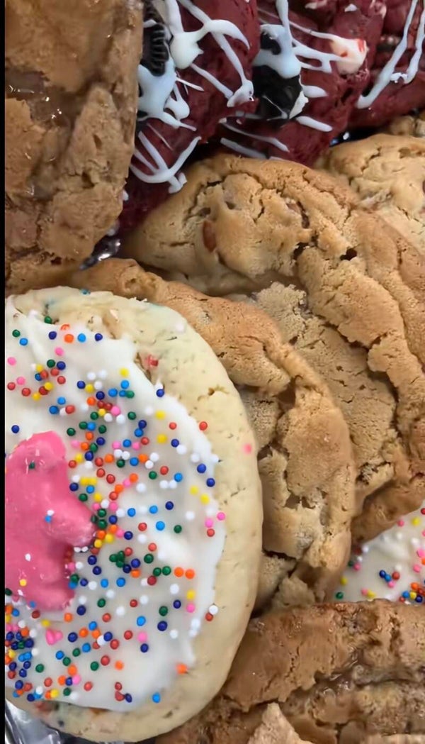 CUSTOM KOOKIES