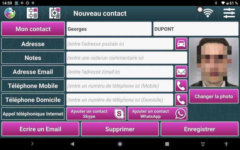 Comme toujours sur les tablettes Seniors Numériques, laissez-vous guider pour créer votre répertoire de contacts