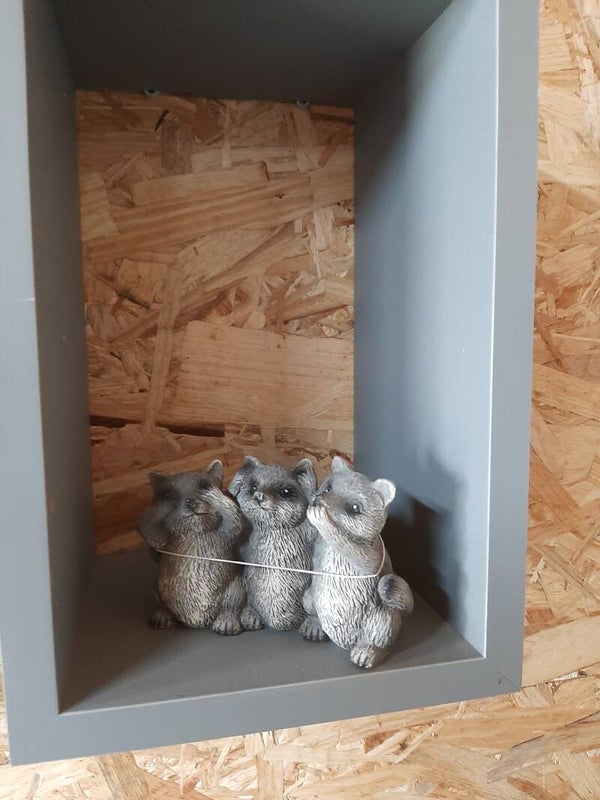 Beeldje grijs wasbeertjes