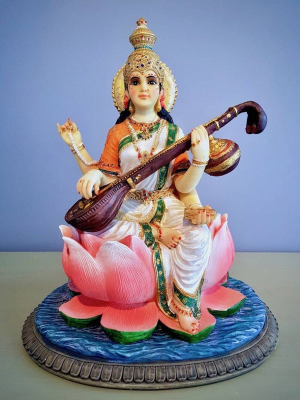 Sarasvati beeld resin 30 cm