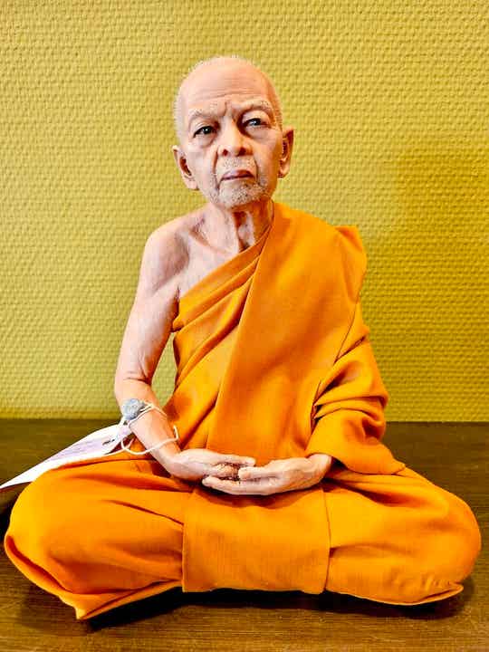 Monnik Phra Luang Phor Tim