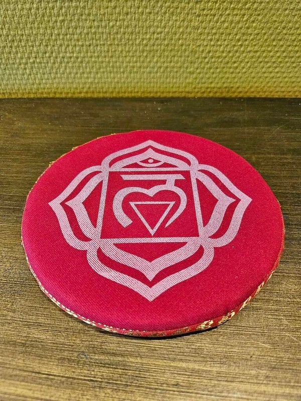 Eerste Chakra kussen 14,5 cm