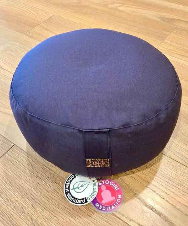 Maylow Yoga met hart - yogakussen meditatiekussen met borduurwerk levensboom 33x15 cm gevuld met spelt - overtrek en tijk 100% katoen Maylow Yoga met hart - yogakussen meditatiekussen met borduurwerk levensboom 33x15 cm gevuld met spelt - overtrek en tijk 100% katoen