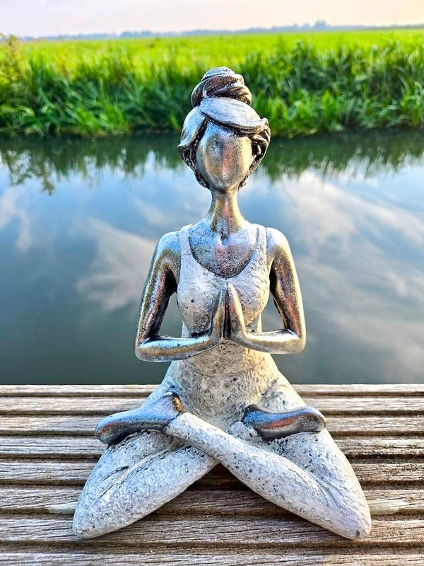 Yoga dame beeld 22 cm