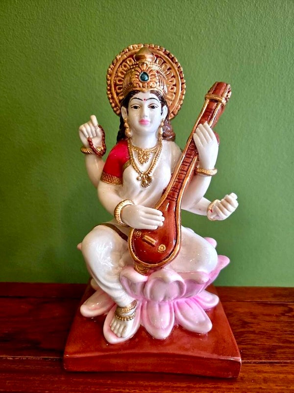 Sarasvati beeld met vina 19 cm
