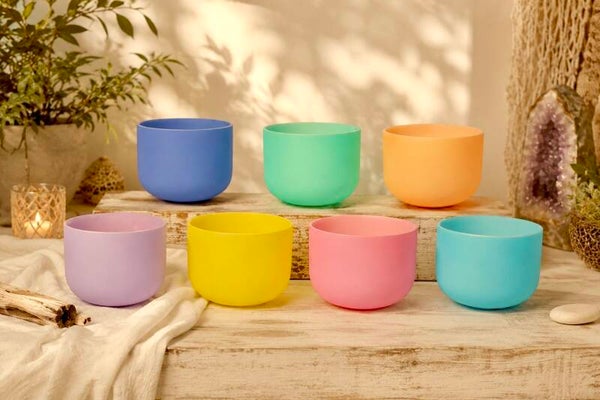 Set kristallen klankschalen in chakra kleuren