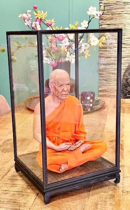 Vitrinekast voor beelden