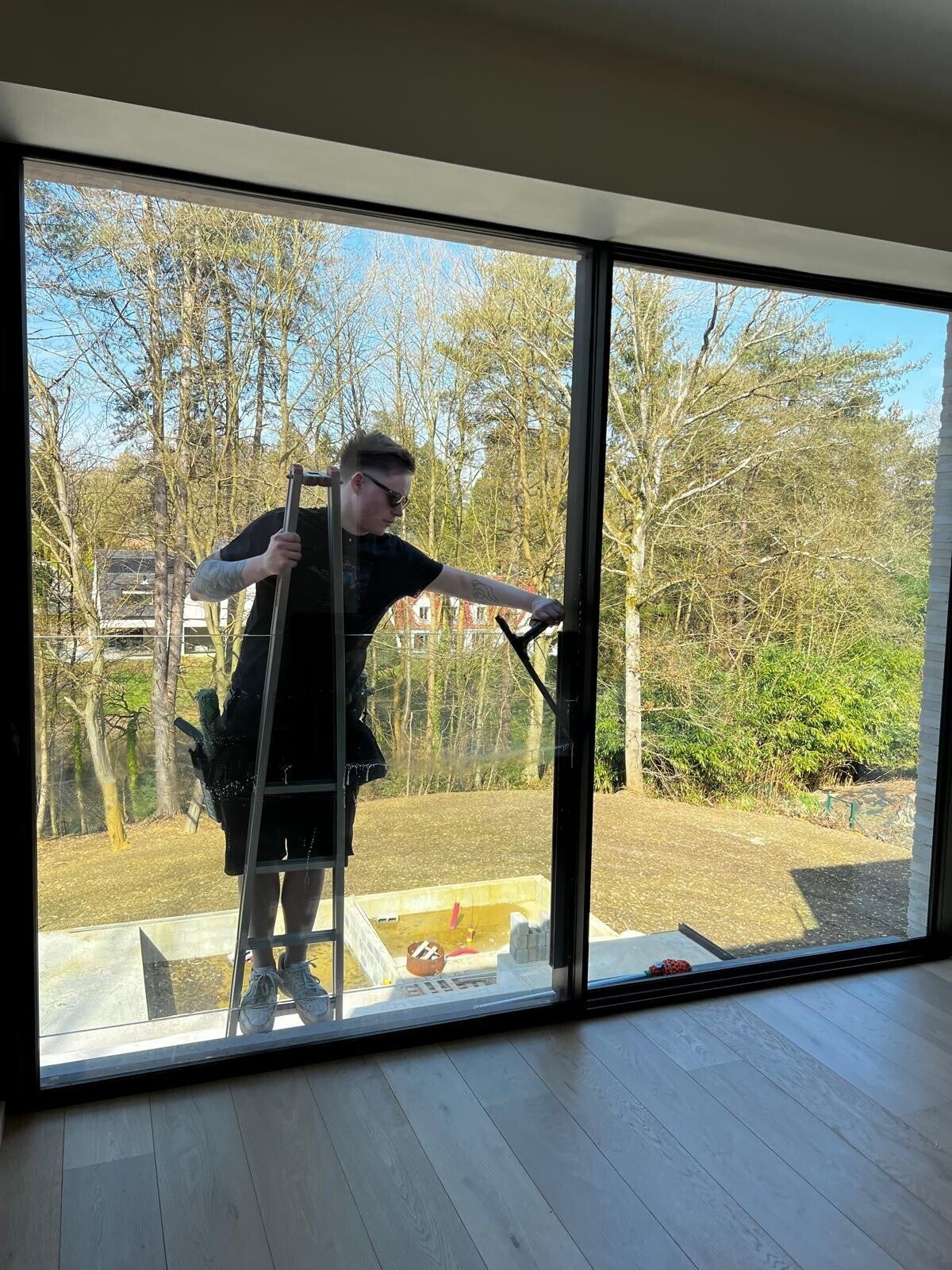 Vitres lavées à la main