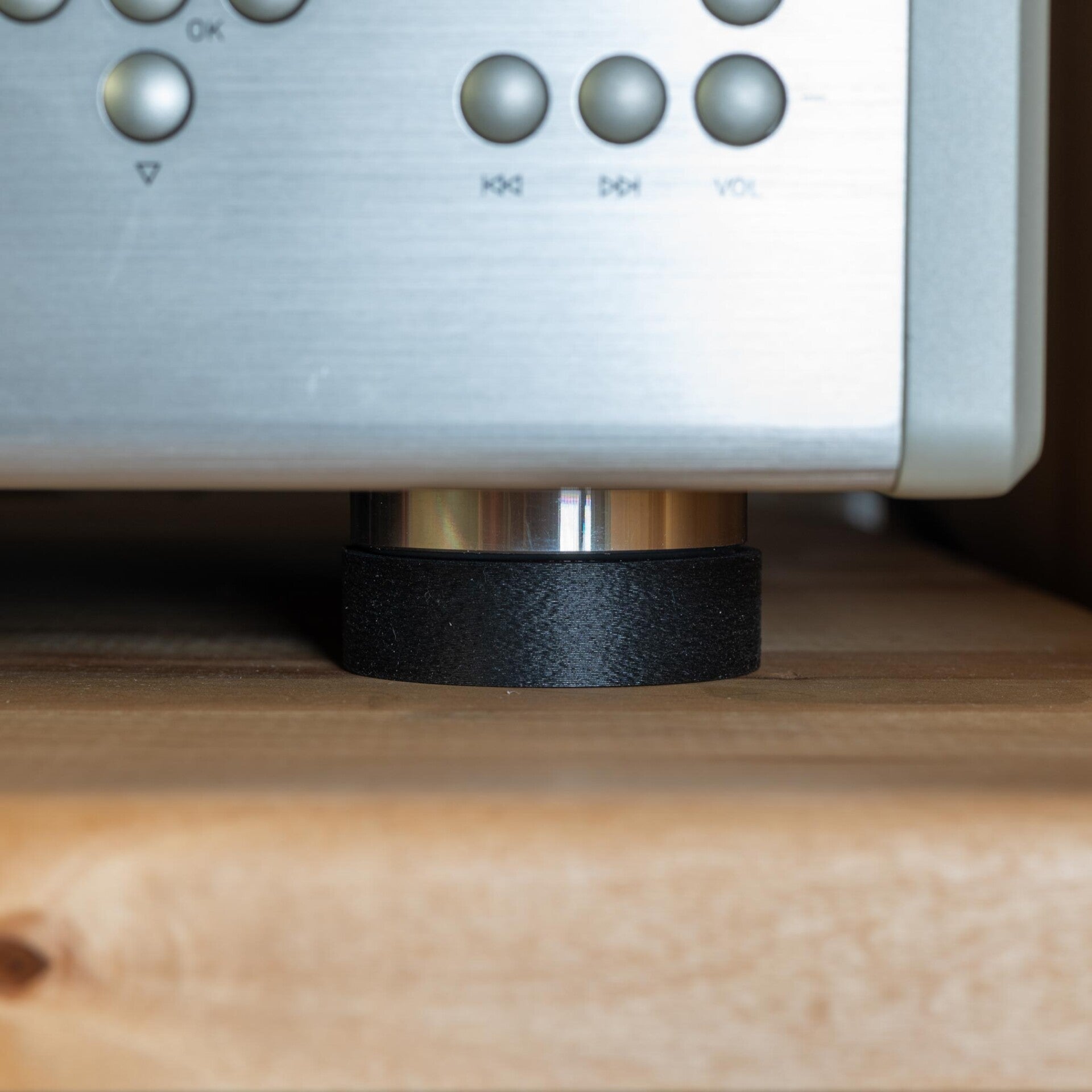 Anti-Resonanz-Fuß Source Edition unter einem CD-Player