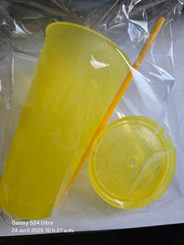 Verres de plastique + Cadeau
