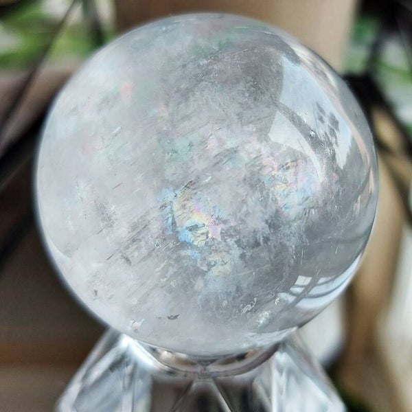 Optische calciet bol met regenbogen incl bolhouder