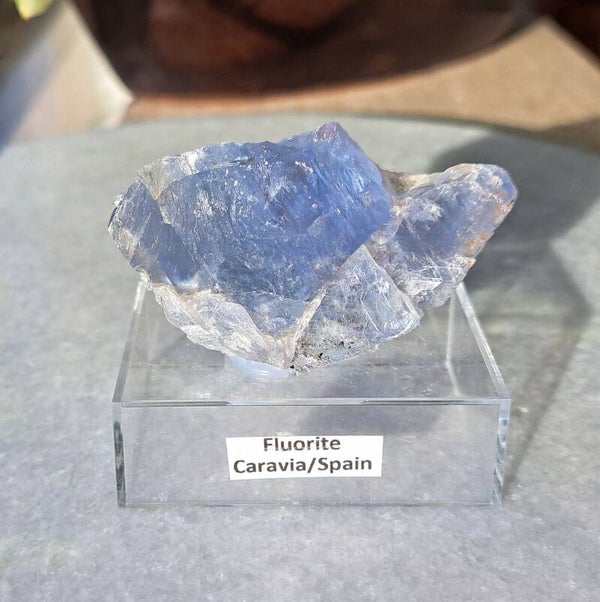 Fluoriet blauw op sokkel