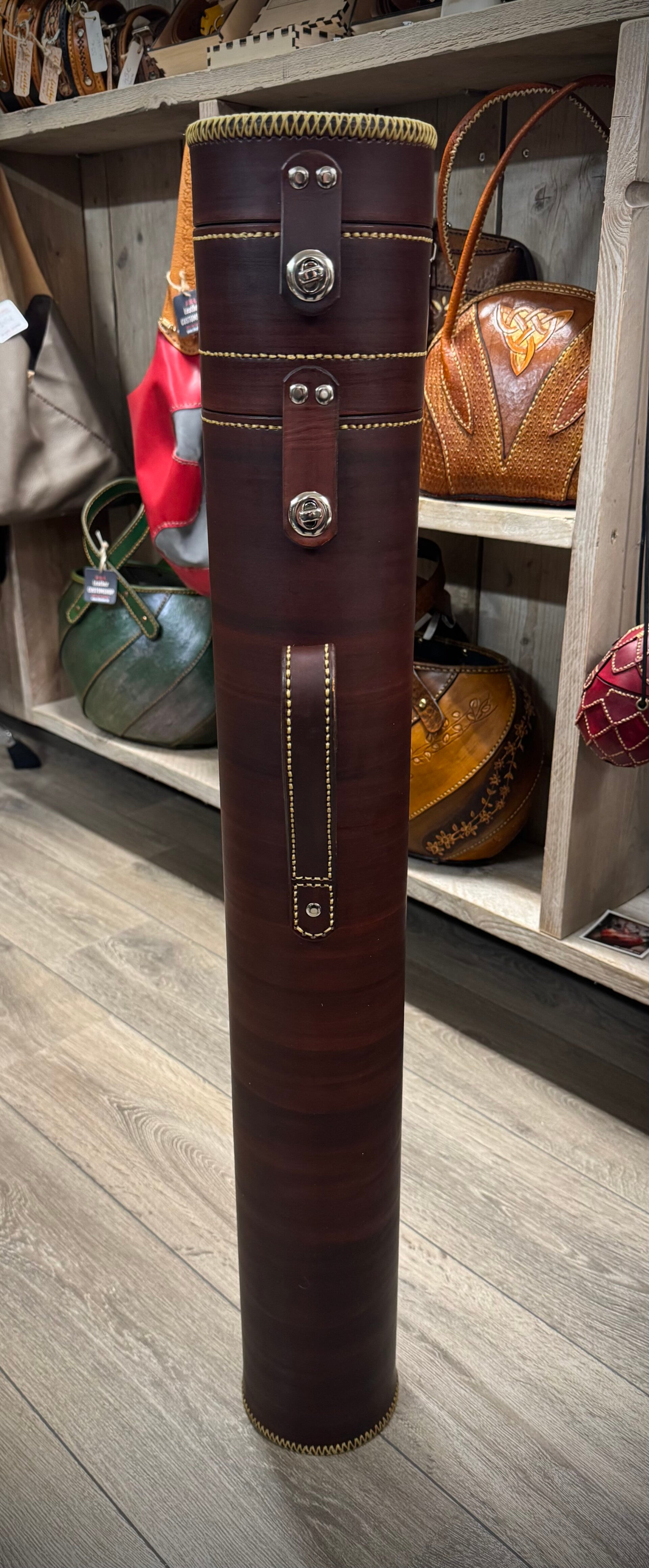 Biljartkoker donkerbruin, biljart op het deksel