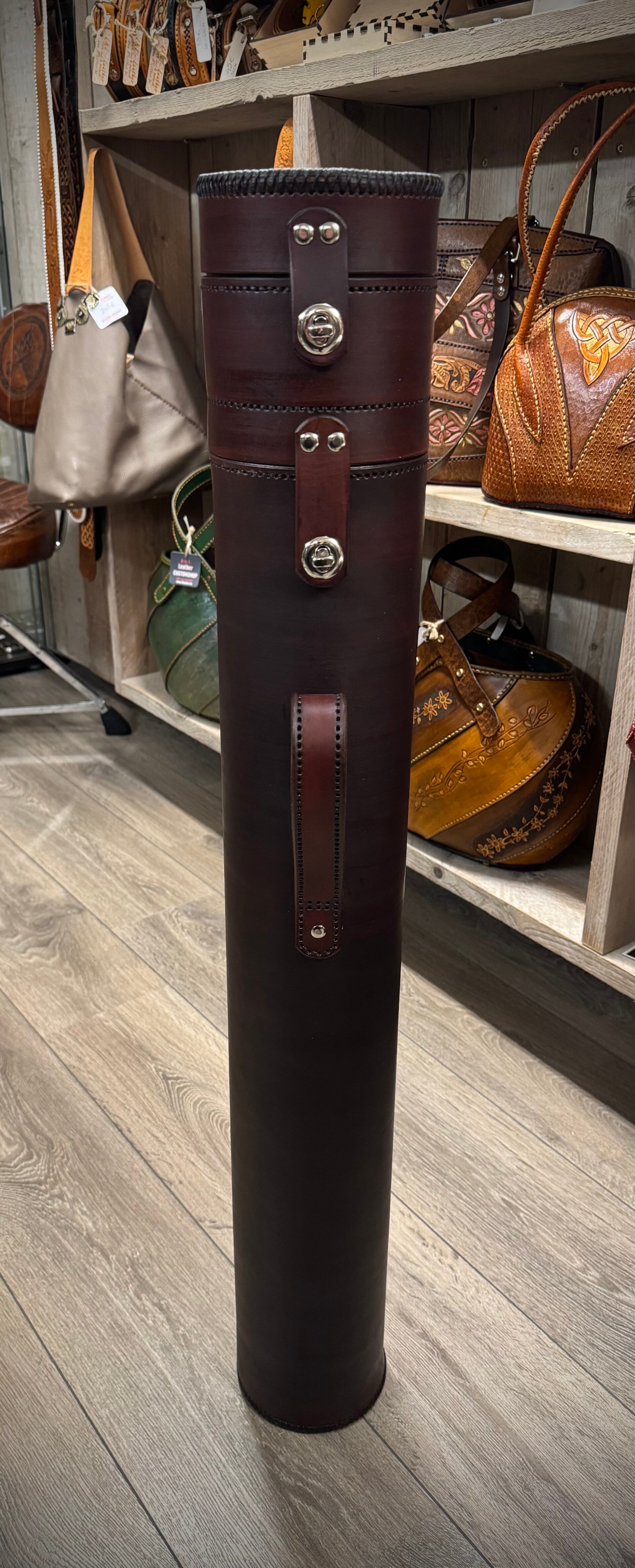 Biljartkoker donkerbruin en blauw binnenwerk.