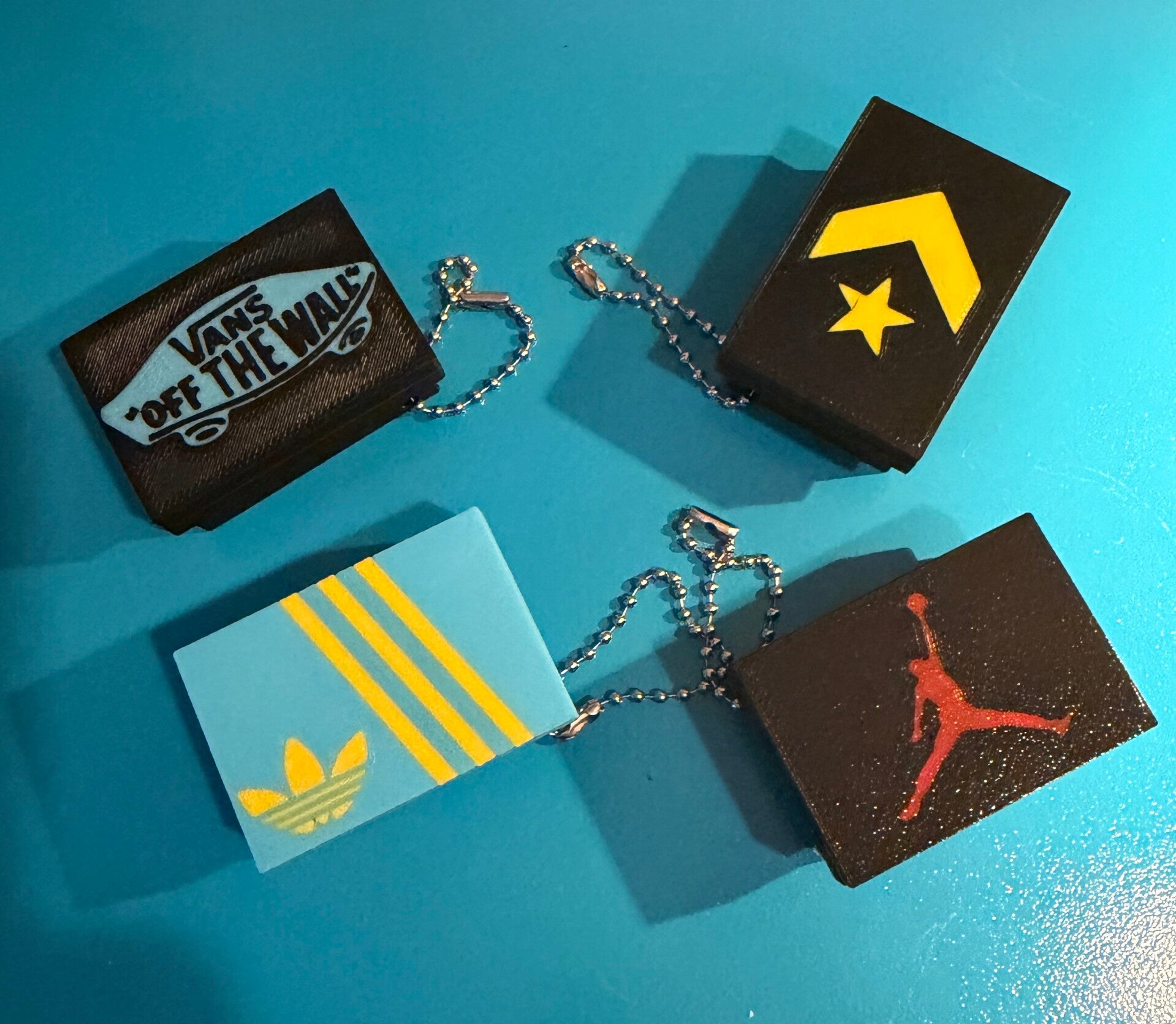 Shoebox-klikker-fidget! Sleutelhanger Kies je stijl: Jordan, Adidas, Vans & Converse