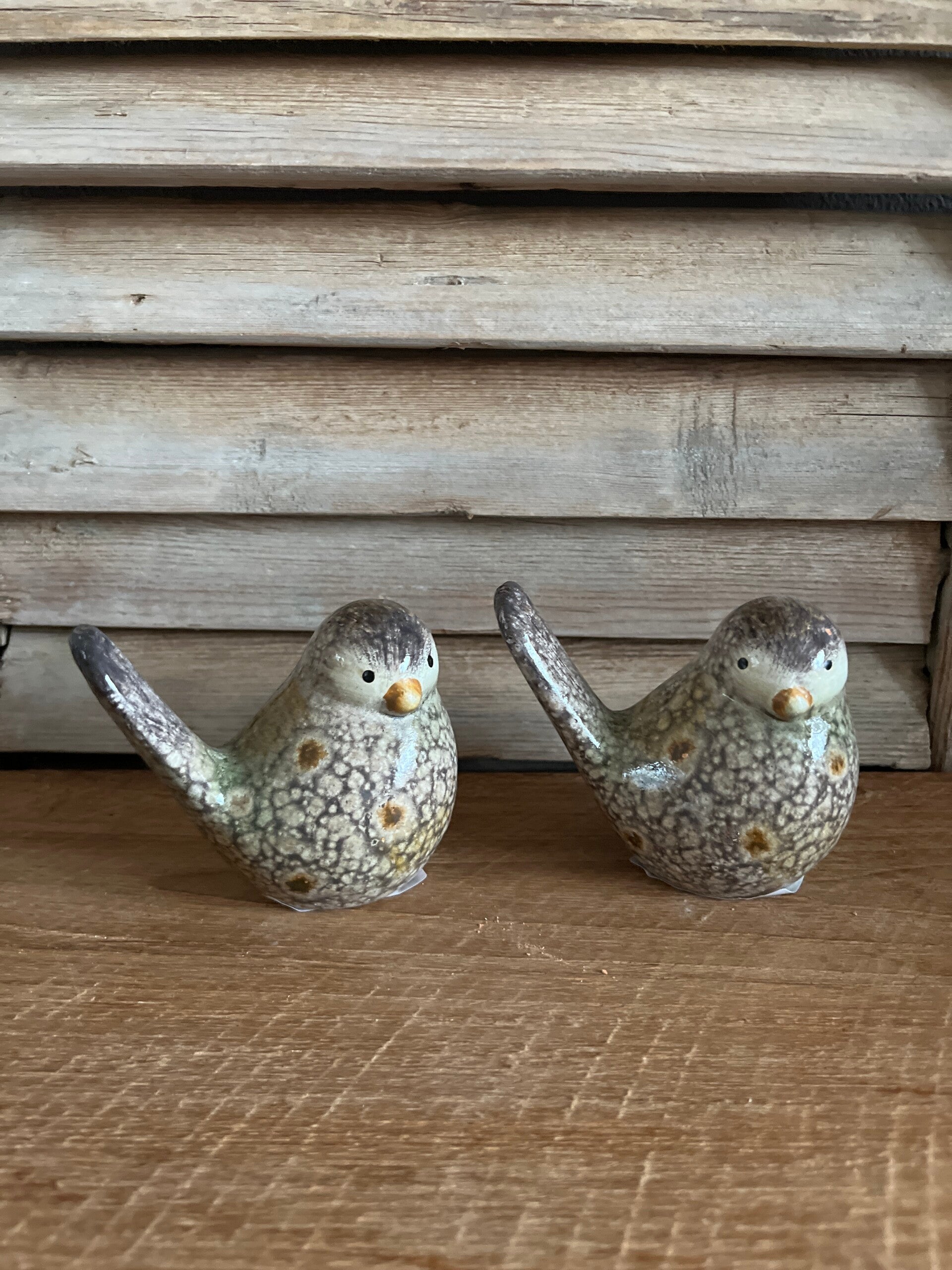 Stenen vogel, groen/bruin