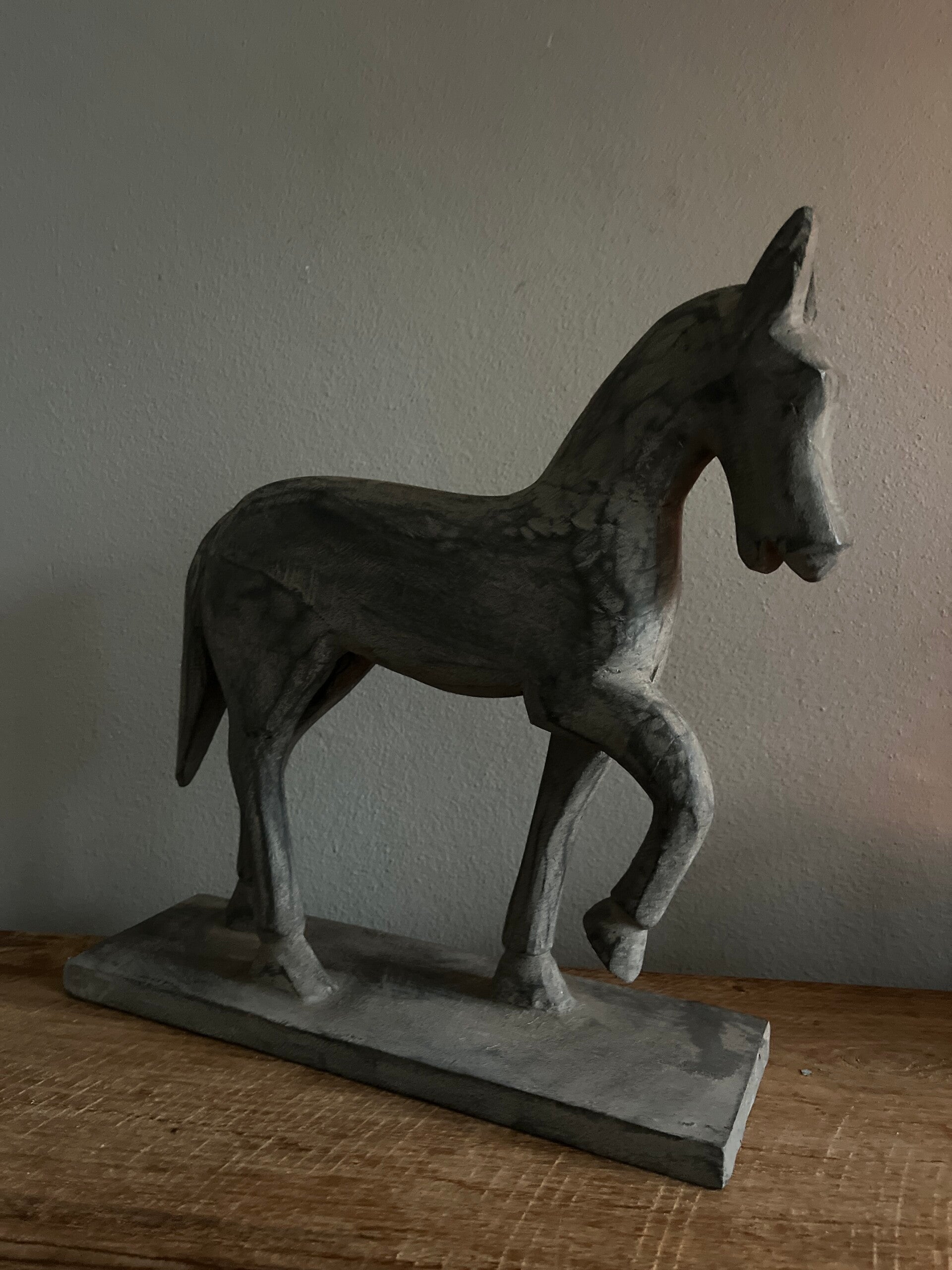Houten paard grijs