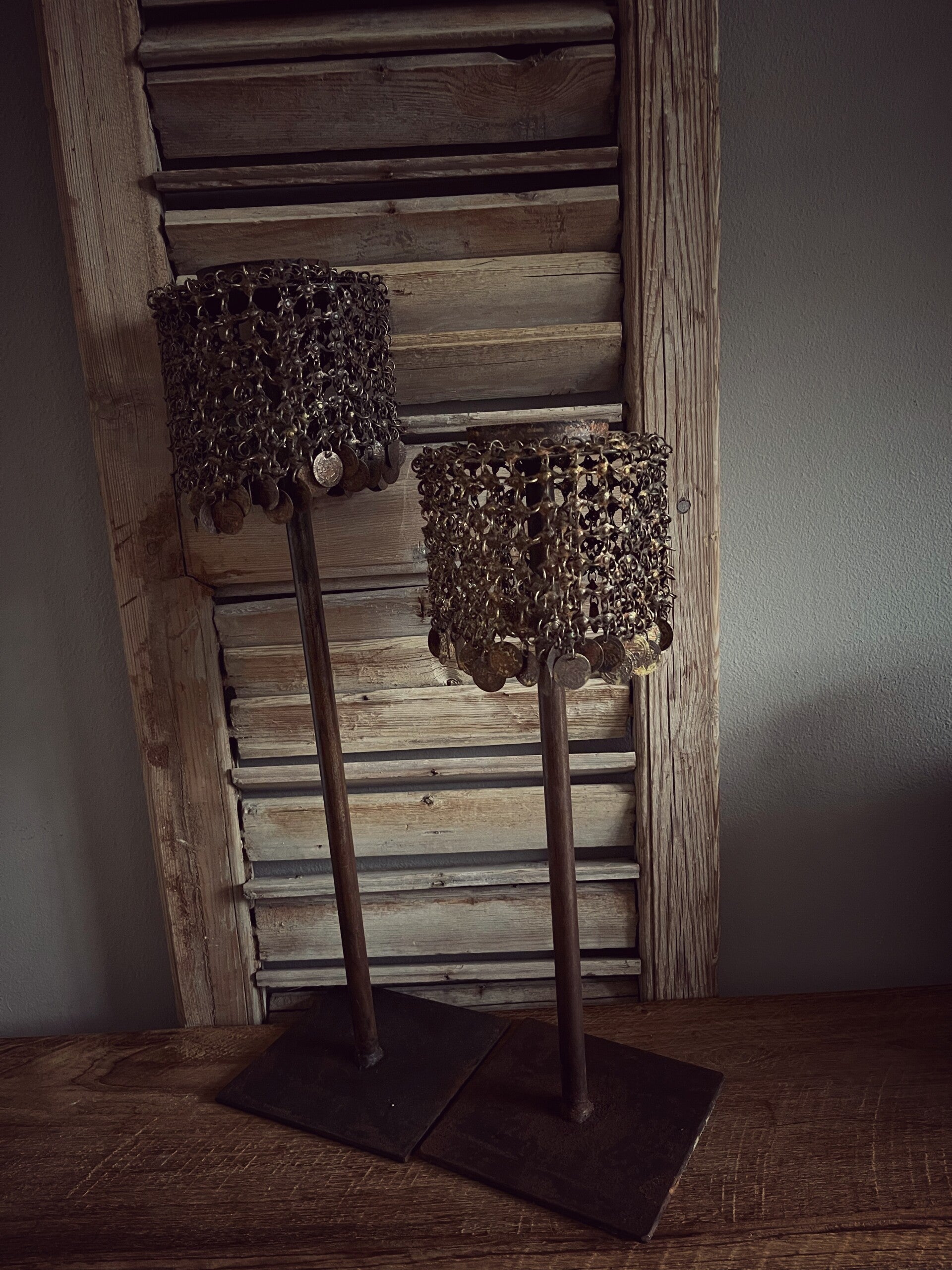 Ijzeren kandelaar met ornamenten