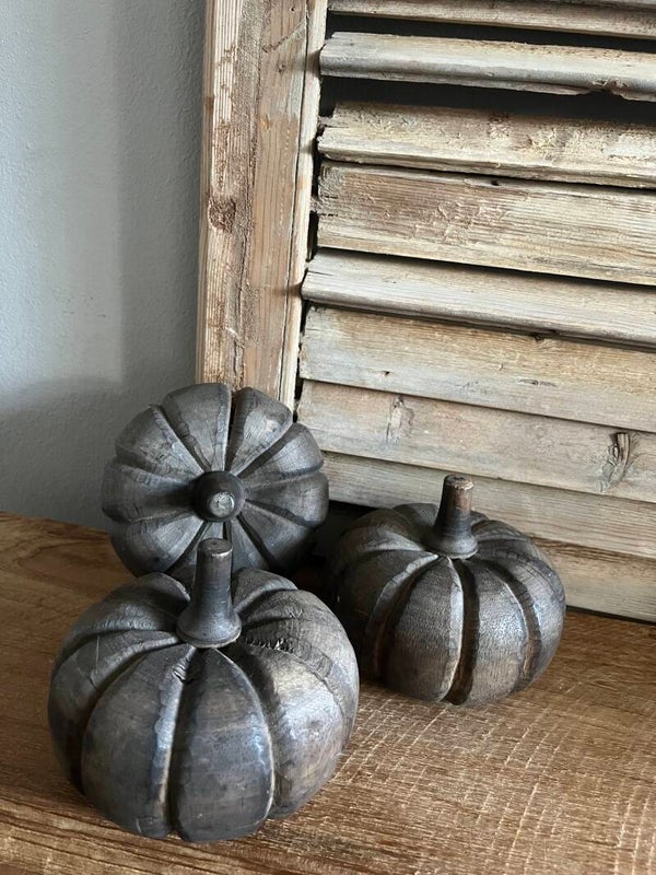 Set van 3 houten pompoenen