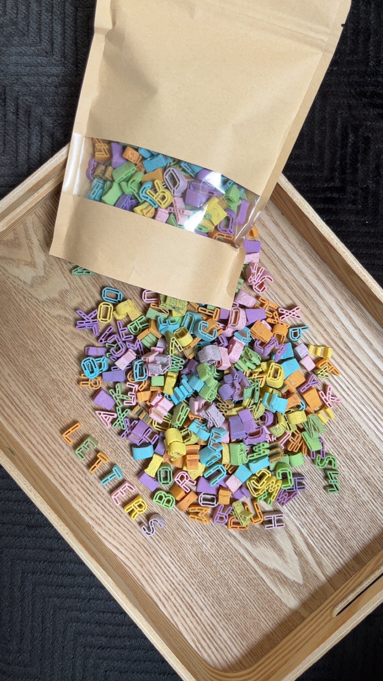 Sensorische letterpasta pastel
