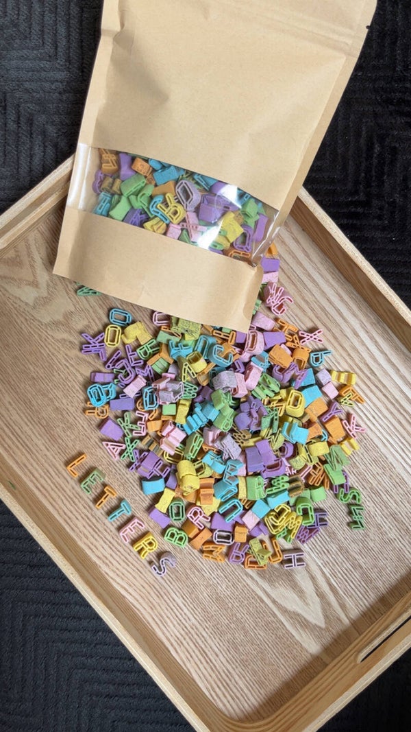 Sensorische letterpasta pastel
