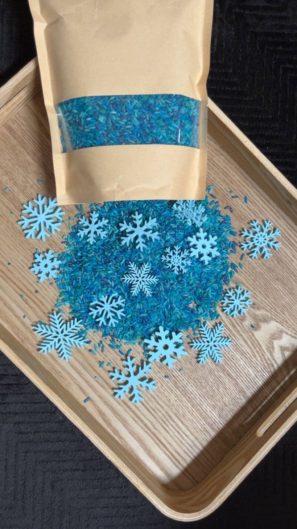 Speelrijst blauw sneeuwvlokjes 500 gram