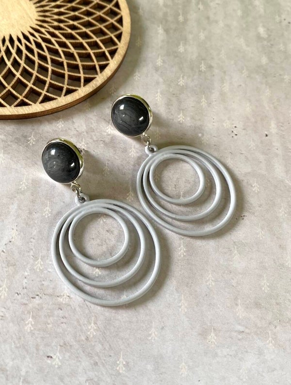 Oorbellen Izabella grijs