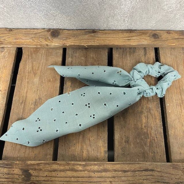 Hairjewelz scrunchie met lint Boho vintage blauw