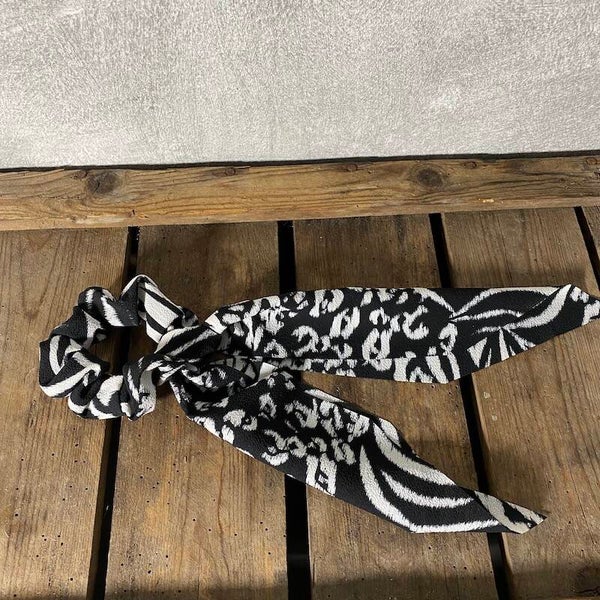 Hairjewelz scrunchie met lint Zebra
