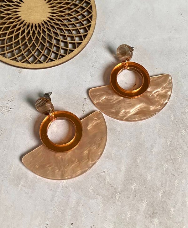 Oorbellen Kirrinah beige - oranje metallic