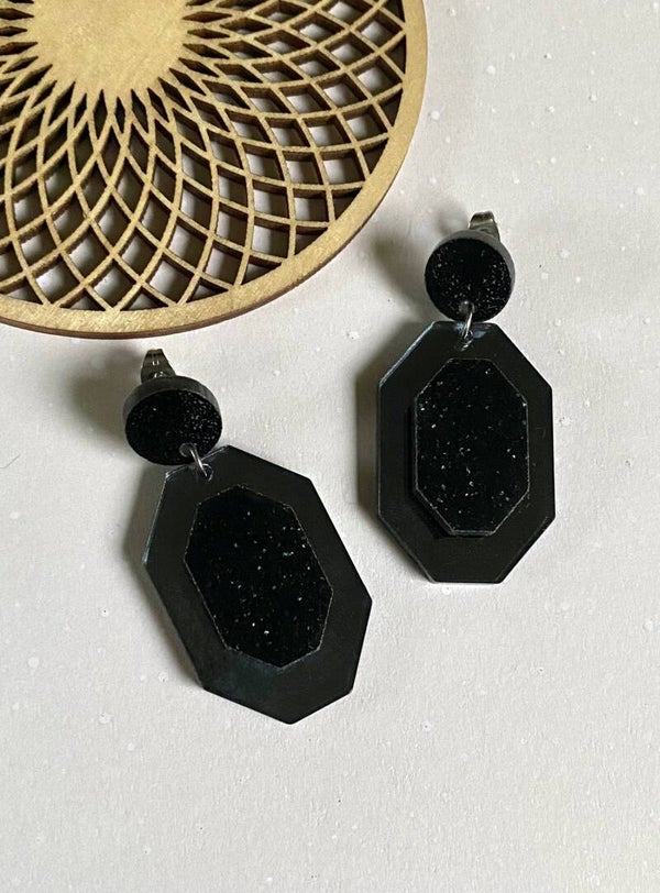 Oorbellen Nouchka zwart metallic glitter