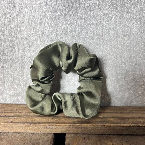 Hairjewelz scrunchie original Satin Green